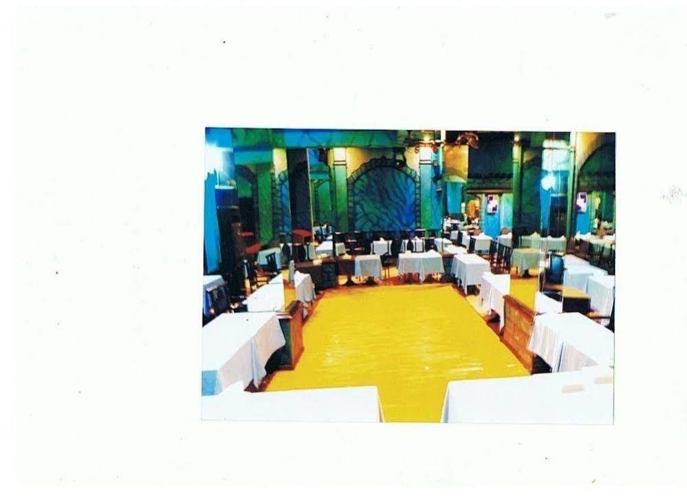San Rock Hotel Manama Exteriör bild